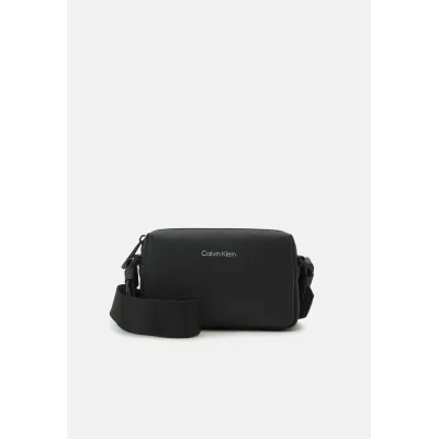 Calvin Klein CK MUST CAMERA BAG UNISEX - Borsa a tracolla