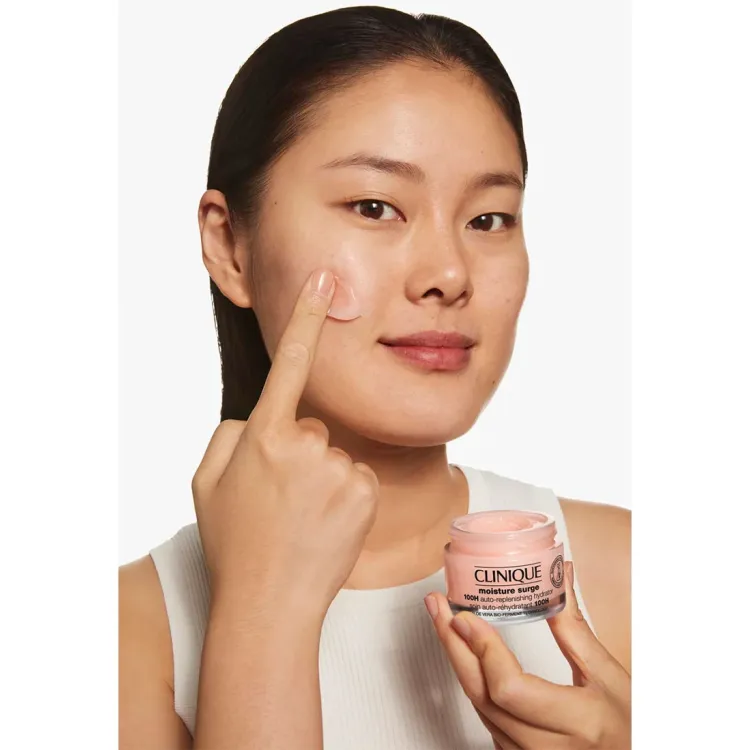 Clinique MOISTURE SURGE 100H AUTO REPLENISHING HYDRATOR WITH ALOE VERA BI - Crema da giorno