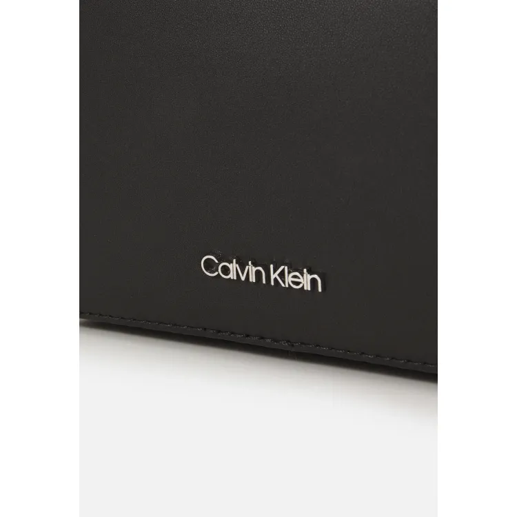 Calvin Klein MUST CAMERA BAG - Borsa a tracolla