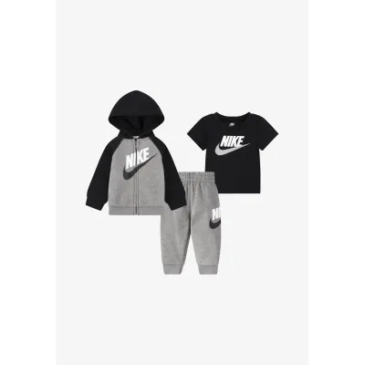 Nike Sportswear BOXED UNISEX SET - T-shirt con stampa