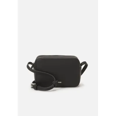 Calvin Klein MUST CAMERA BAG - Borsa a tracolla