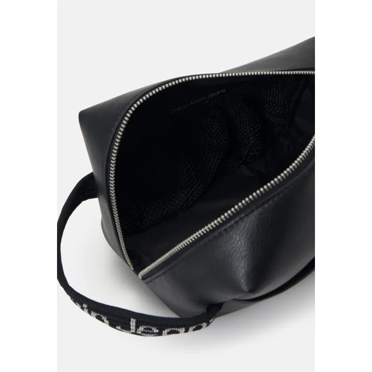 Calvin Klein Jeans ULTRALIGHT BEAUTY CASE UNISEX - Trousse