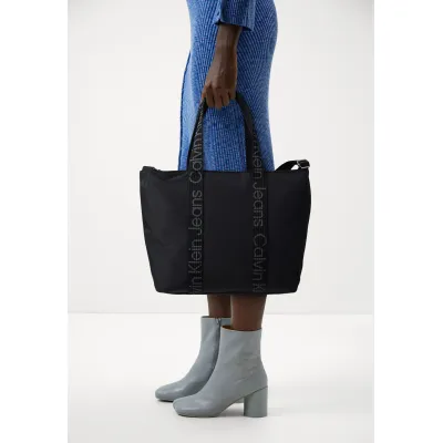 Calvin Klein Jeans ULTRALIGHT - Shopping bag