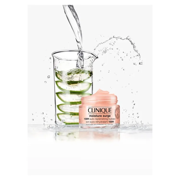 Clinique MOISTURE SURGE 100H AUTO REPLENISHING HYDRATOR WITH ALOE VERA BI - Crema da giorno
