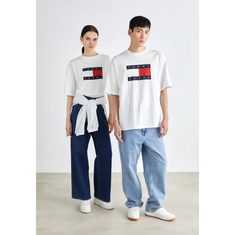 Tommy Jeans SKATE FLAG TEE UNISEX - T-shirt con stampa