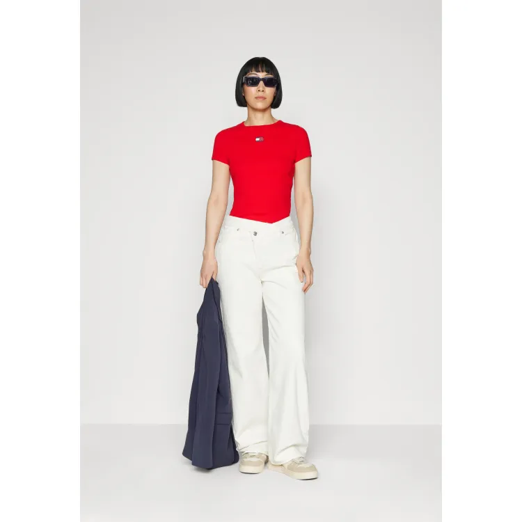 Tommy Jeans SLIM BADGE TEE - T-shirt con stampa